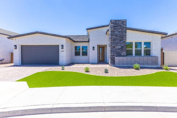 7583 W GELDING Drive, Peoria, AZ