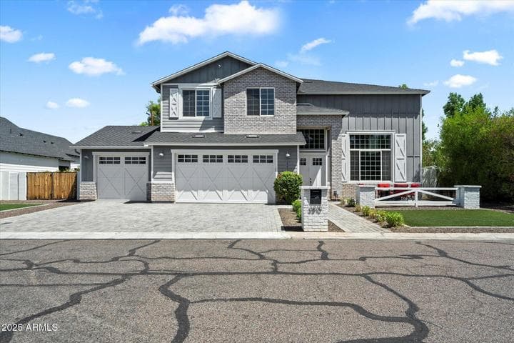 3810 E Devonshire Avenue, Phoenix, AZ