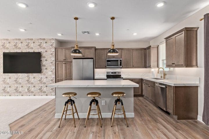 2121 W SONORAN DESERT Drive #107, Phoenix, AZ