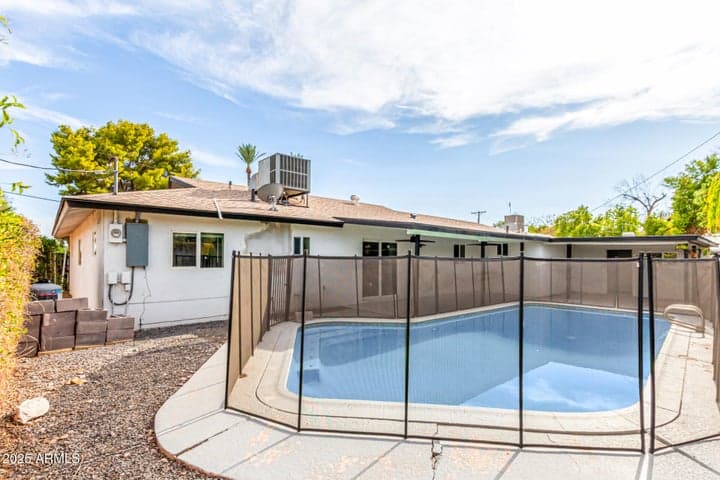 3336 E EARLL Drive, Phoenix, AZ