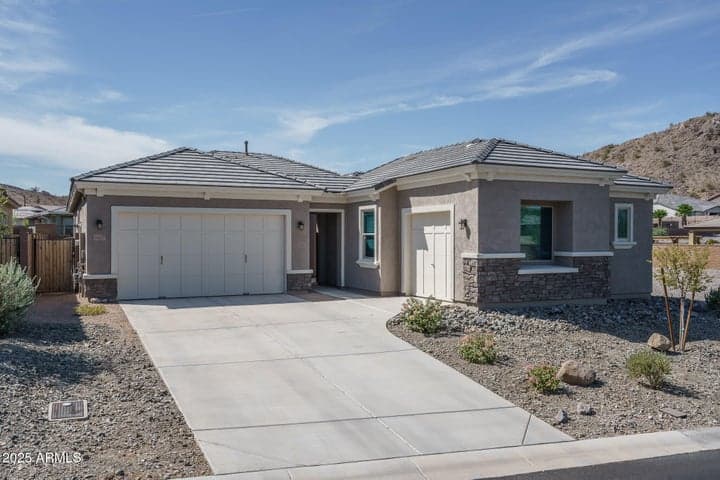 16527 W VALENCIA Drive, Goodyear, AZ