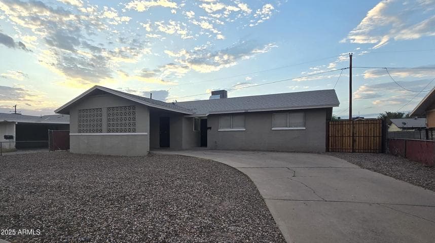 2211 W PECAN Road, Phoenix, AZ