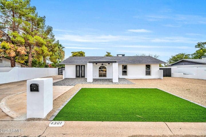 4301 E BLUEFIELD Avenue, Phoenix, AZ