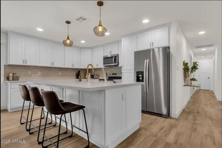 2452 E MANHATTON Drive, Tempe, AZ