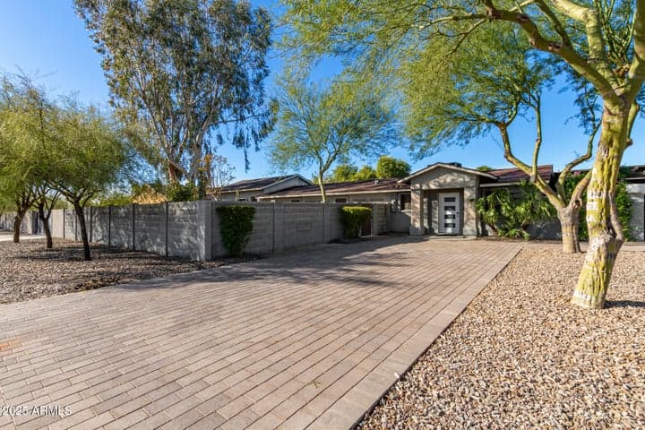 10069 E Paradise Drive, Scottsdale, AZ