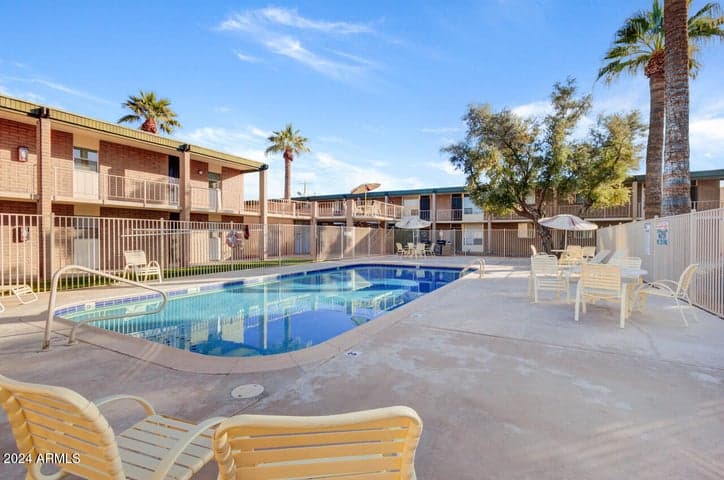 3737 E TURNEY Avenue #116, Phoenix, AZ