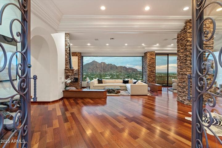6827 N HIGHLANDS Drive, Paradise Valley, AZ