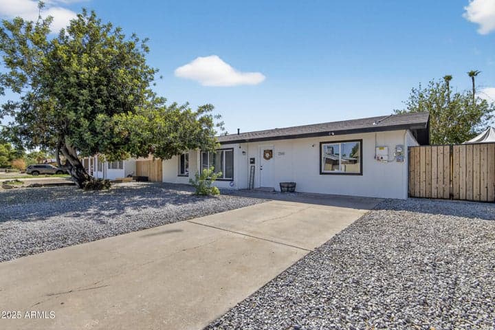 2341 W LAUREL Lane, Phoenix, AZ