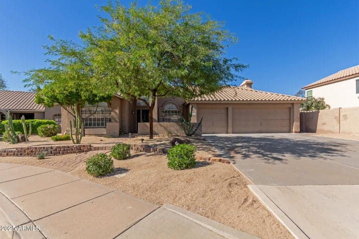 810 N LOS ALTOS Drive, Chandler, AZ