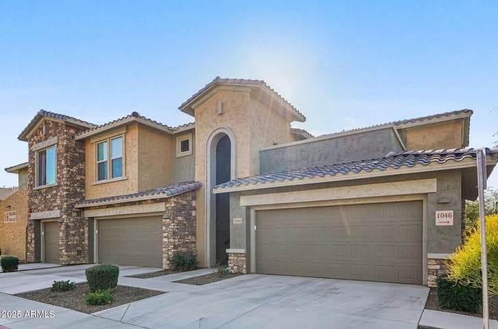 2425 W BRONCO BUTTE Trail #2046, Phoenix, AZ