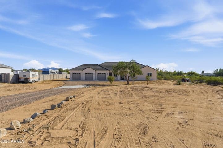 10039 N Burris Road, Casa Grande, AZ