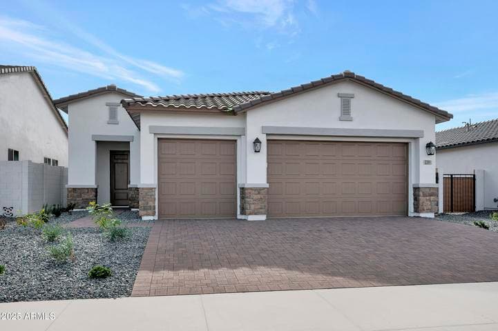 2391 E Amfissa Drive, San Tan Valley, AZ