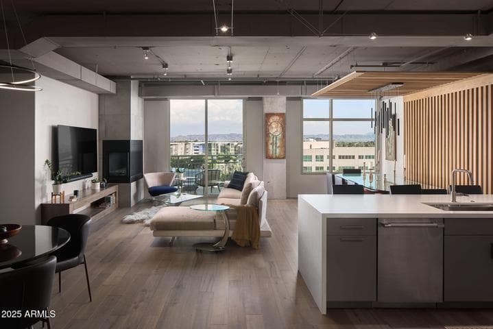 2211 E CAMELBACK Road #605, Phoenix, AZ