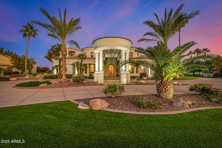 20 E OAKWOOD HILLS Drive, Chandler, AZ
