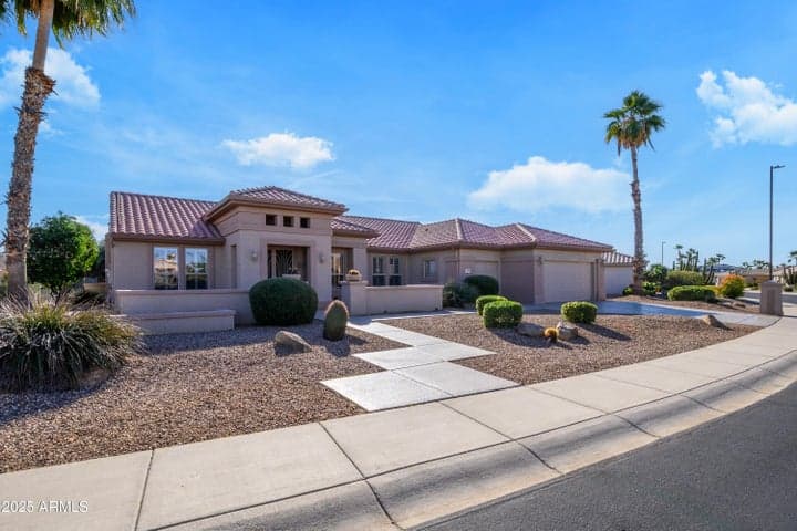 19973 N HALF MOON Drive, Surprise, AZ