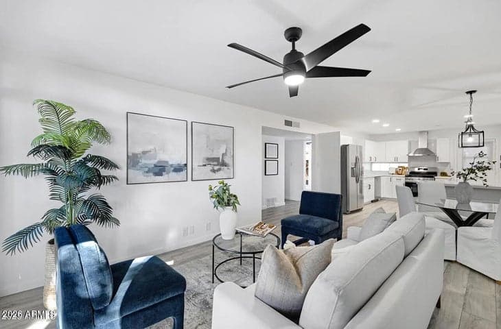1101 E BETHANY HOME Road #15, Phoenix, AZ
