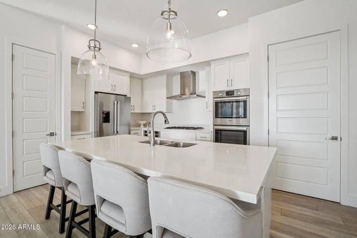 5250 E DEER VALLEY Drive #209, Phoenix, AZ