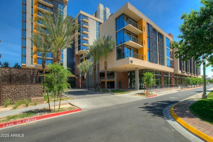 200 W PORTLAND Street #817, Phoenix, AZ