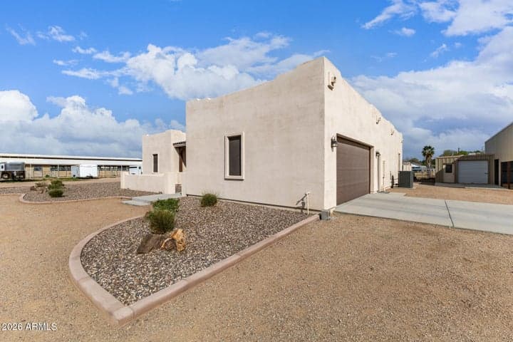 17524 E BROOKS FARM Road, Gilbert, AZ