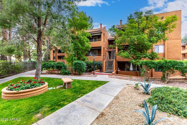 4704 E PARADISE VILLAGE Parkway #211, Phoenix, AZ
