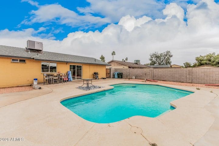8819 W GLENROSA Avenue, Phoenix, AZ
