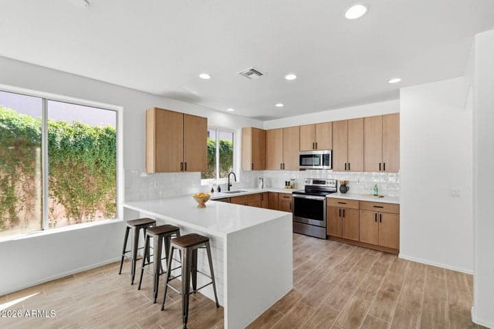 5922 W GAMBIT Trail, Phoenix, AZ