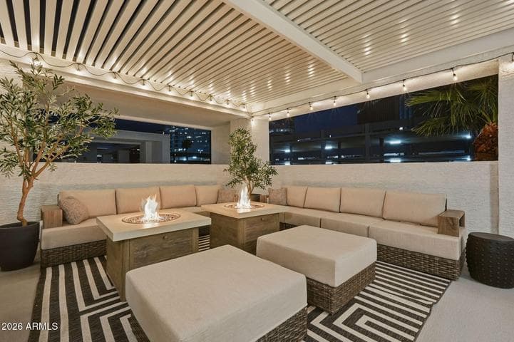 127 W HOLCOMB Lane, Phoenix, AZ