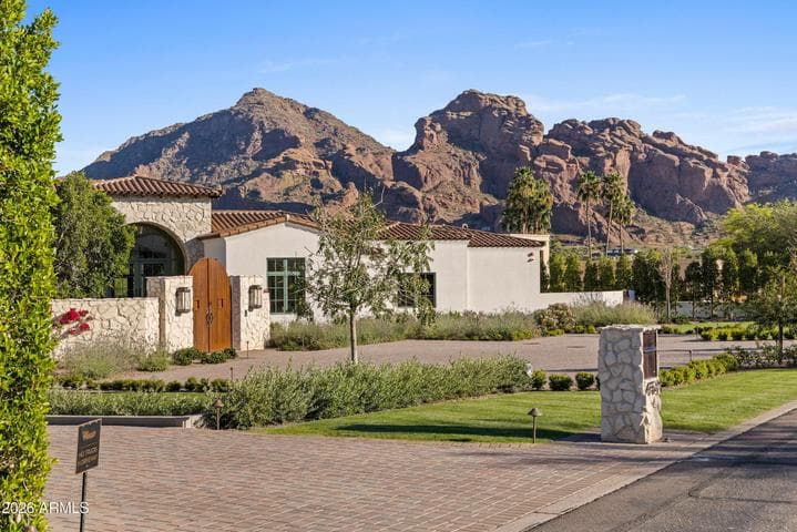 6541 N 48th Street, Paradise Valley, AZ