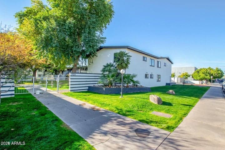 721 E Montebello Avenue #108, Phoenix, AZ