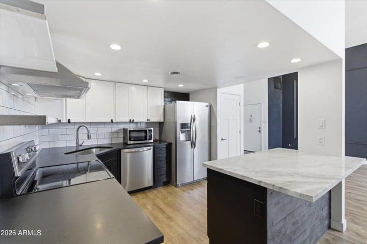 334 W MEDLOCK Drive #C201, Phoenix, AZ