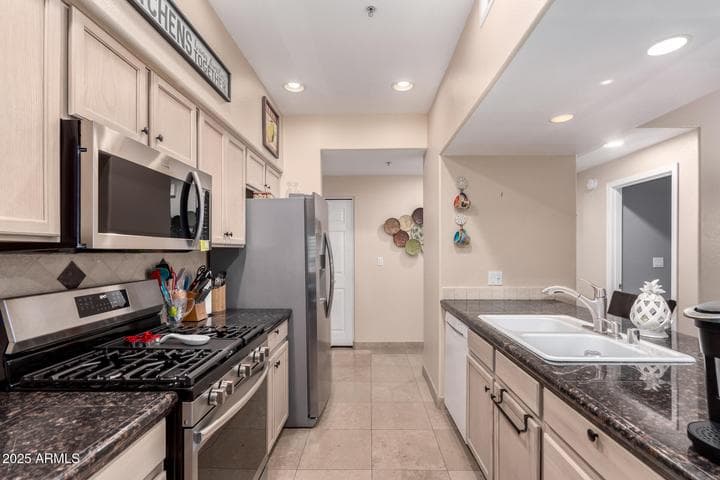 7401 W ARROWHEAD CLUBHOUSE Drive #1023, Glendale, AZ
