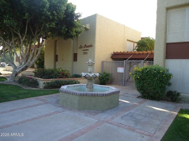 1701 W TUCKEY Lane #208, Phoenix, AZ