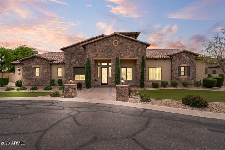 2471 E ROBIN Court, Gilbert, AZ