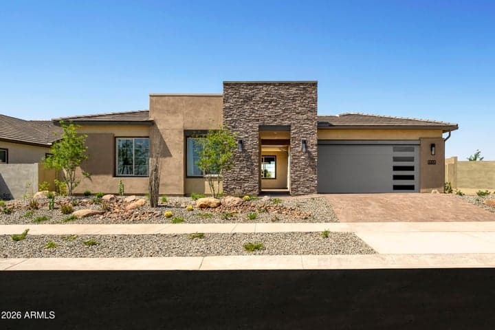 686 W TREASURE Trail, Apache Junction, AZ