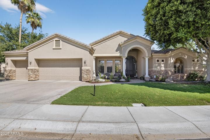 1333 N CLIFFSIDE Drive, Gilbert, AZ