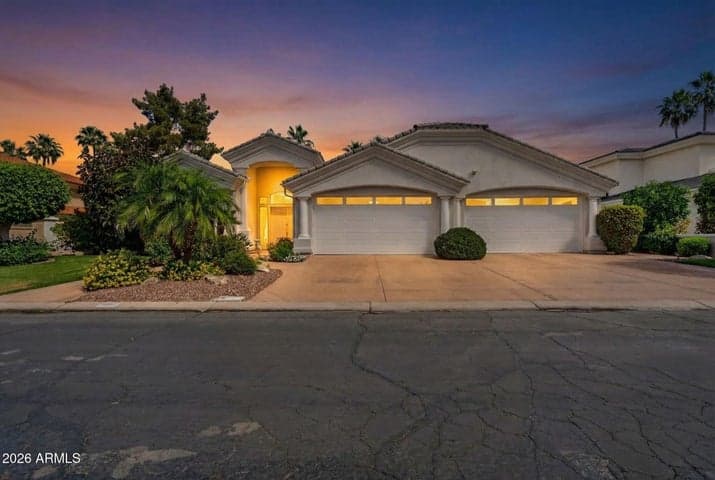 1318 E TREASURE COVE Drive, Gilbert, AZ