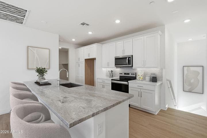 2121 W SONORAN DESERT Drive #75, Phoenix, AZ