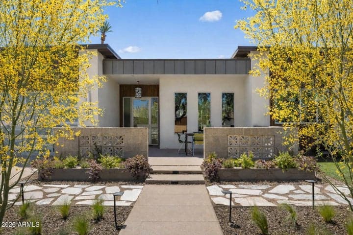 115 E GRISWOLD Road, Phoenix, AZ