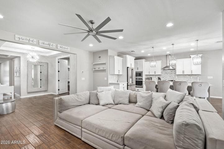 18735 W SAN JUAN Avenue, Litchfield Park, AZ