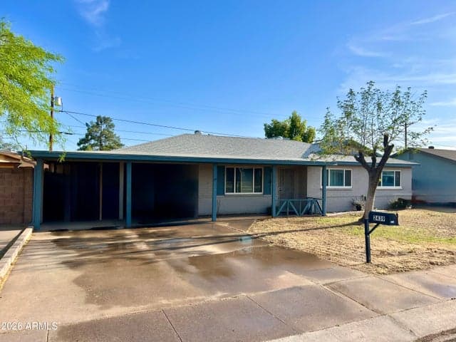 2439 W FREEWAY Lane, Phoenix, AZ