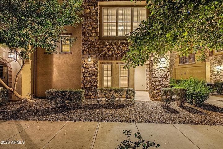 2450 E ROMA Avenue, Phoenix, AZ
