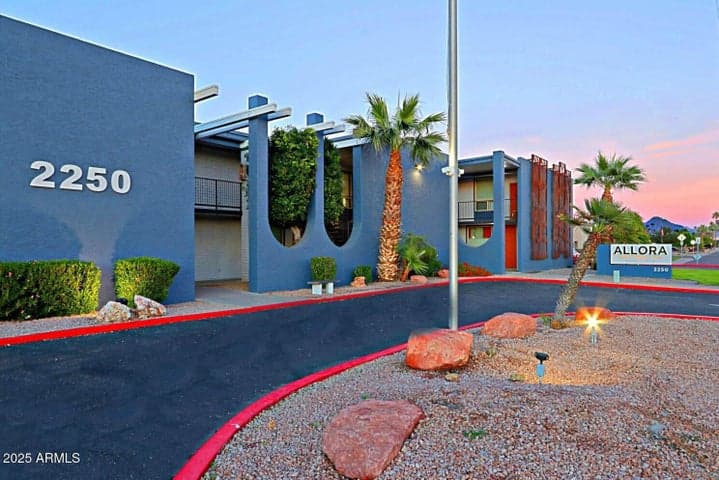 2250 W Glendale Avenue #S, Phoenix, AZ