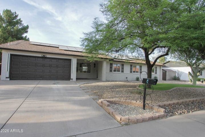 2142 W KERRY Lane, Phoenix, AZ