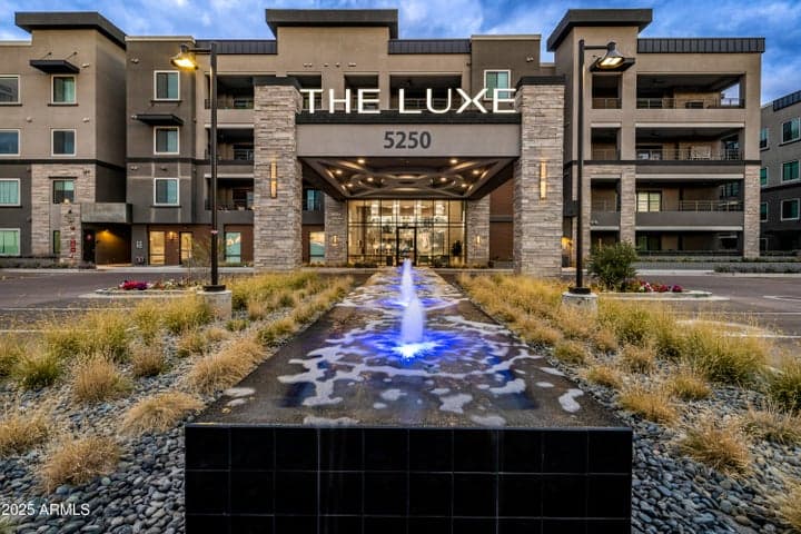 5250 E DEER VALLEY Drive #413, Phoenix, AZ