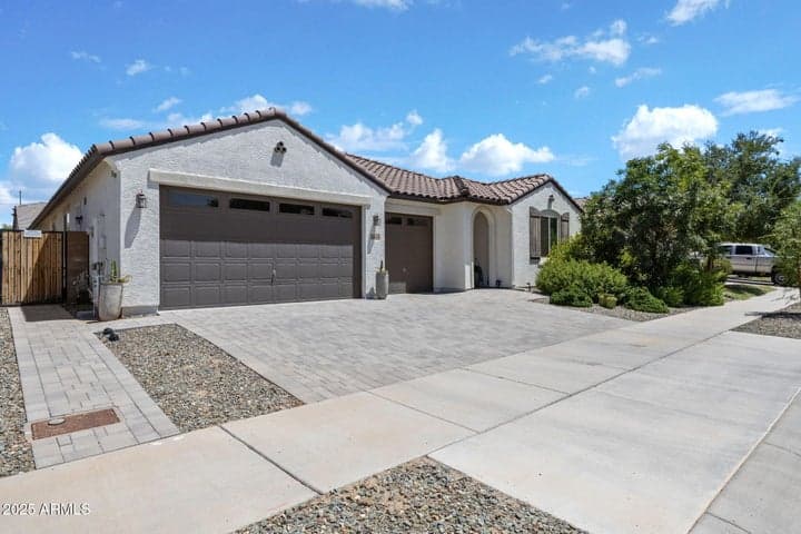 16118 W DESERT HILLS Drive, Surprise, AZ