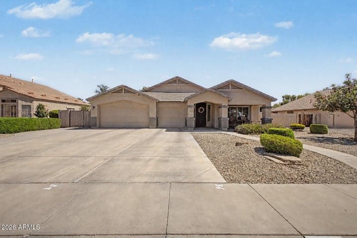 250 E CHELSEA Lane, Gilbert, AZ