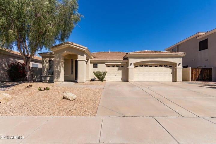 5242 E HERRERA Drive, Phoenix, AZ