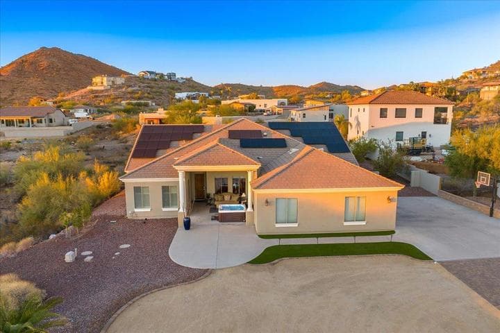 412 E Yearling Road, Phoenix, AZ