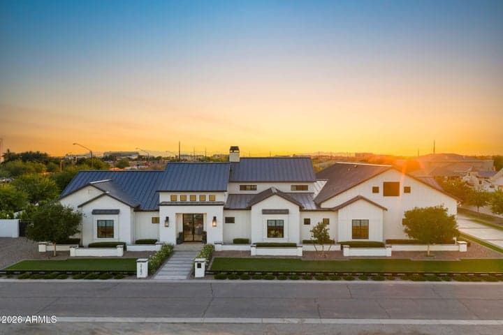3182 S Penrose Court, Gilbert, AZ