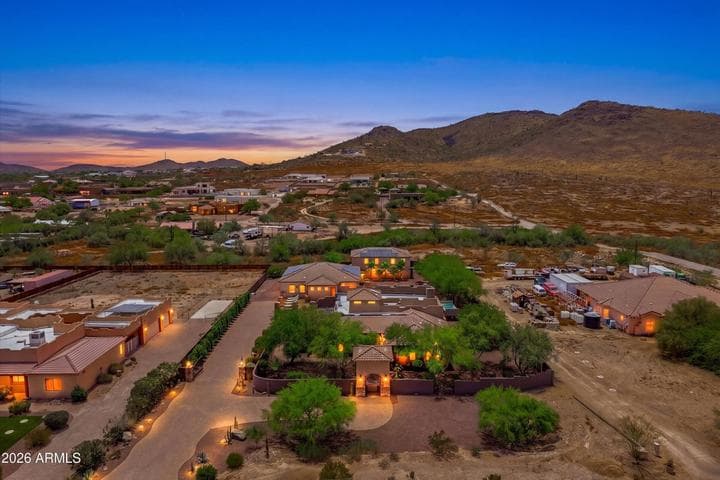 1823 W MADDOCK Road, Phoenix, AZ